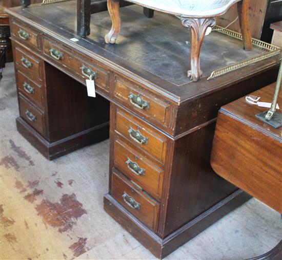 Edwardian mahogany twin pedestal desk